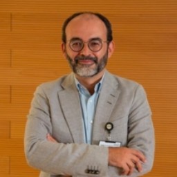 Dr. Carlos Fernandez