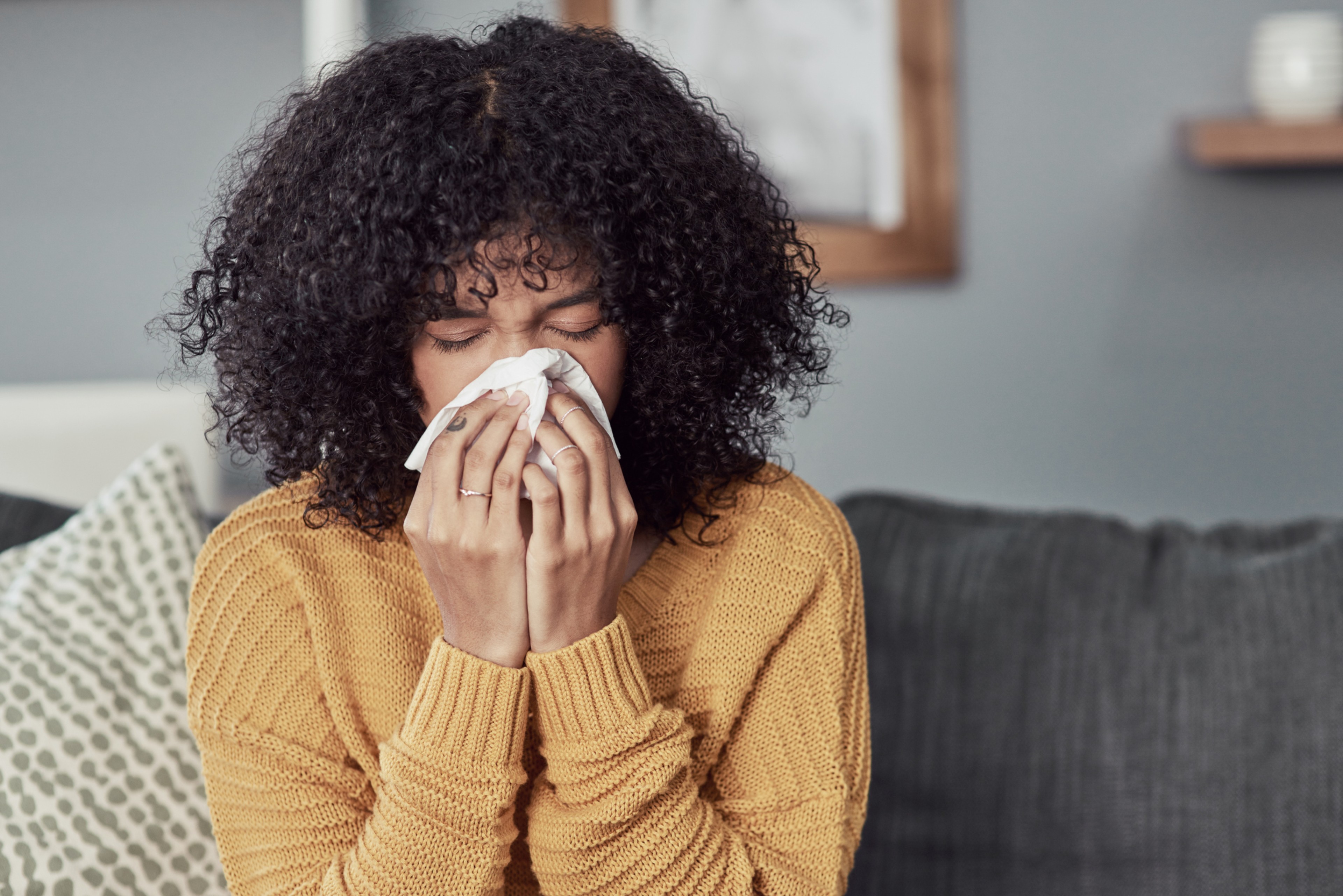 La rhinite et l'asthme sont des comorbidités associées à la dermatite atopique.