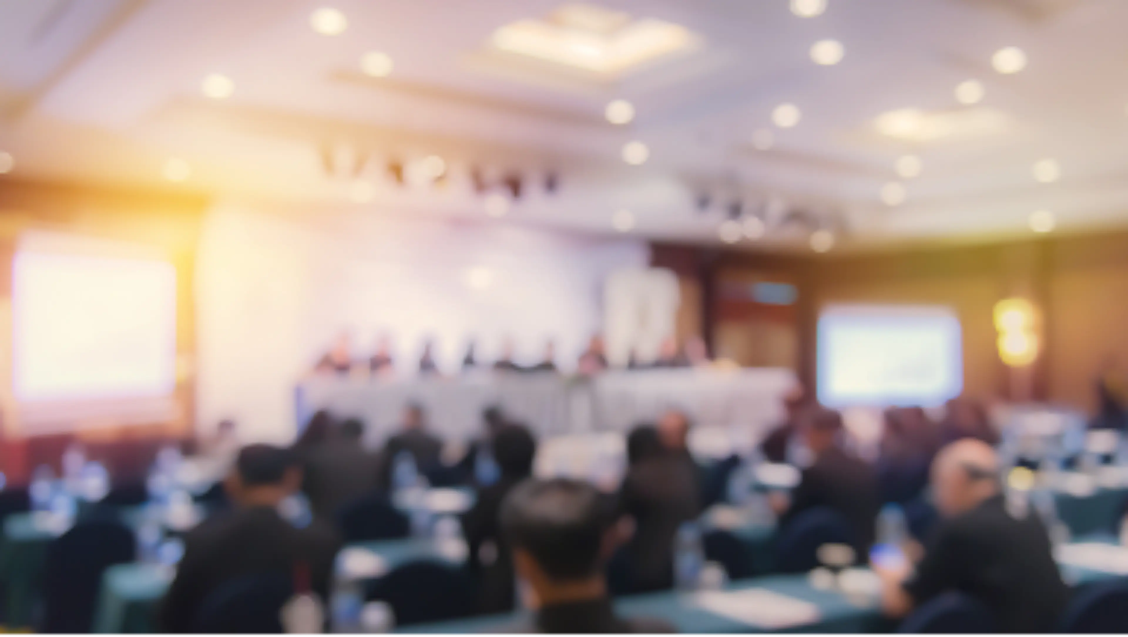Podiumsdiskussion als Sinnbild für Veranstaltung EHA 2025 mit Infos zum Multiplen Myelom