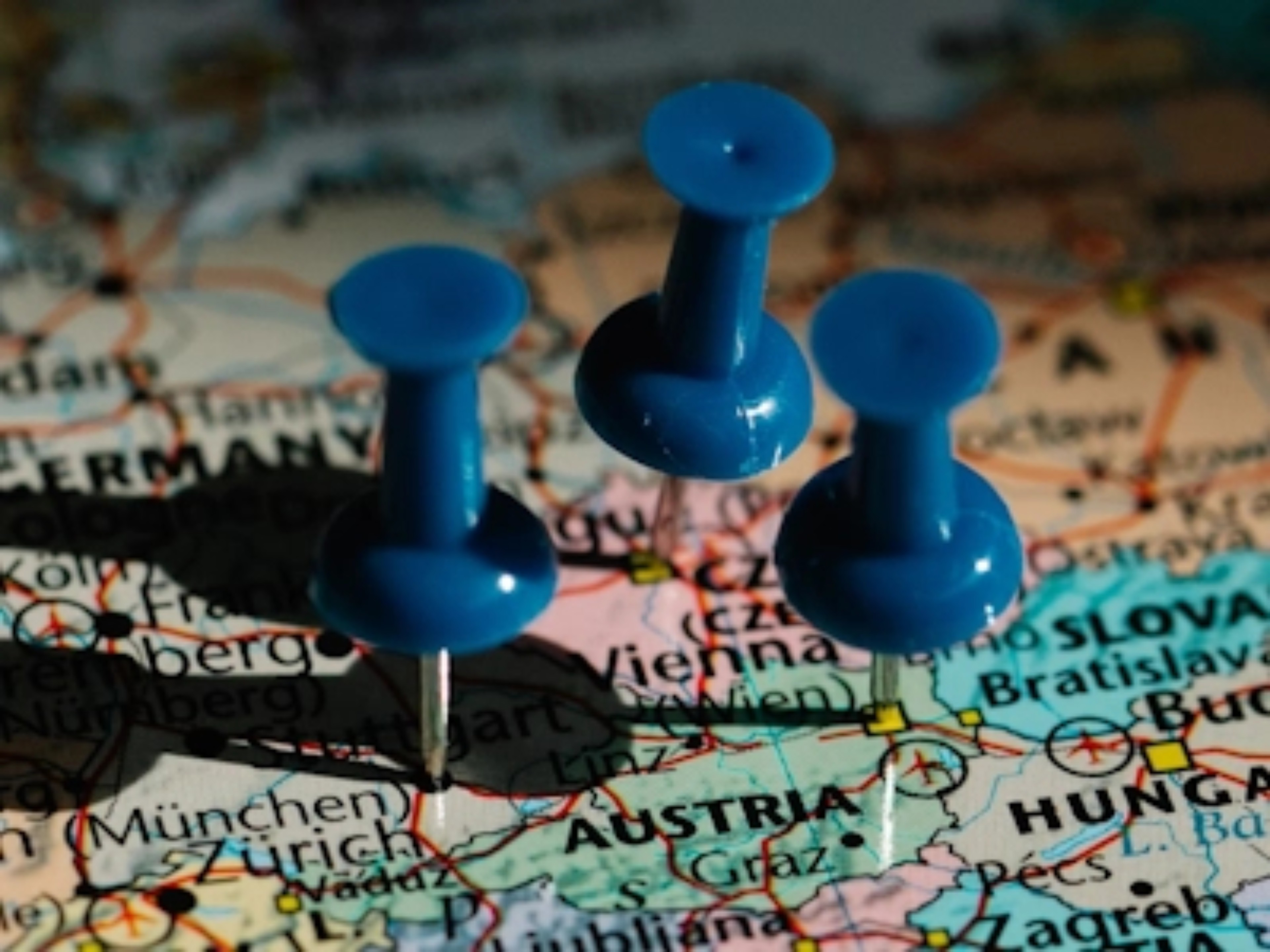 Pins auf Landkarte repräsentieren Mukopolysaccharidose Zentren (Typ 1)