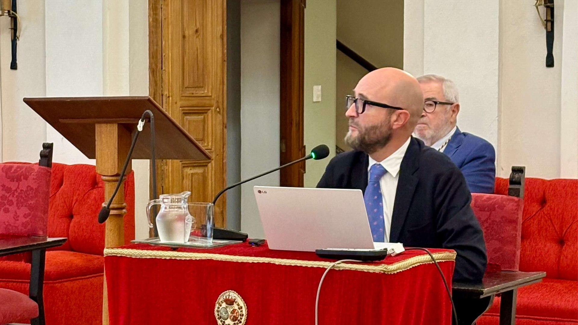 Imagen del Prof. Beunza durante su intervención en la jornada “El Futuro de la Medicina”